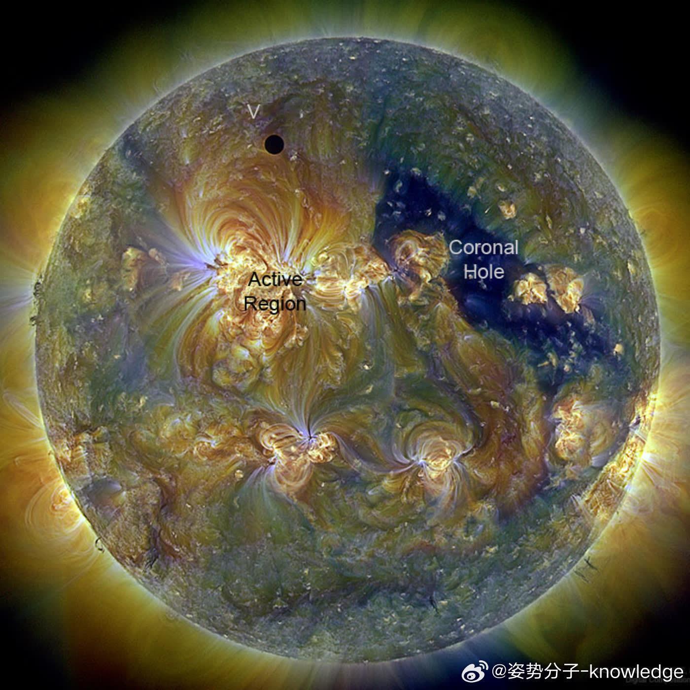 美国宇航局太阳动力学天文台在紫外波段拍摄的太阳照片，左上角是恰好凌日而过的金星。