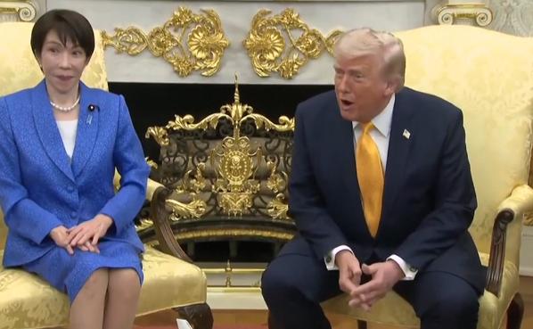 白宫会晤闹大型尴尬名场面！特朗普嘴上说美国不用日本任何东西，转头就逼着日本必须挺