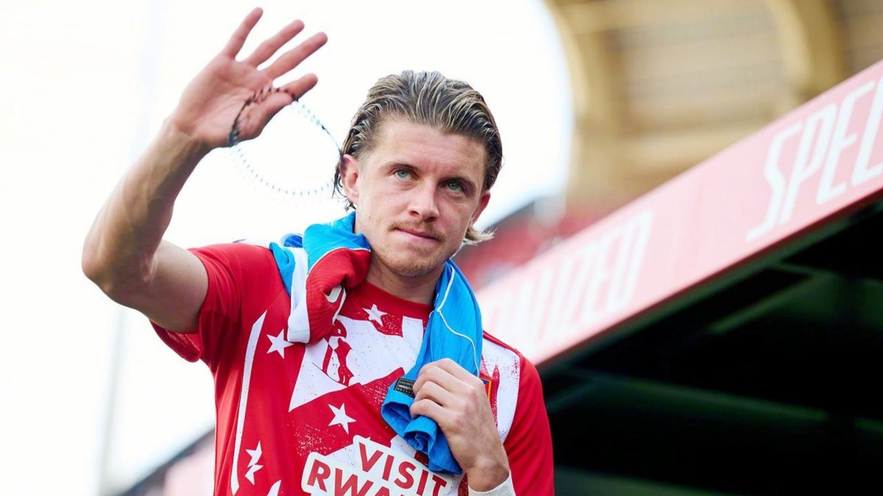 罗马诺消息：曼联想要增加一名中场球员，但在冬窗去追求一名好的中场球员可能很困难。