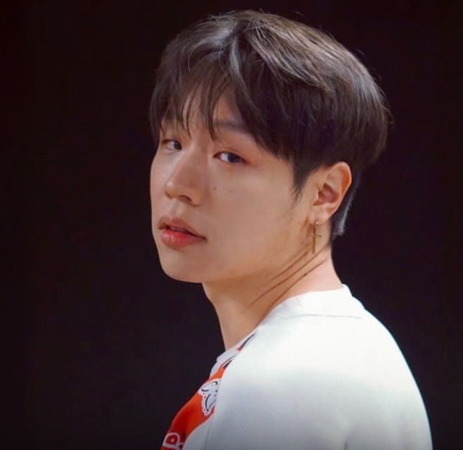 【#韩国男歌手坠楼死亡#，年仅29岁，妹妹：病症引发的意外】#韩国男歌手坠亡年仅