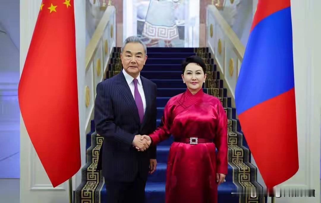 蒙古国网友热议王毅：沉稳大气，尽显大国气度，太帅了！