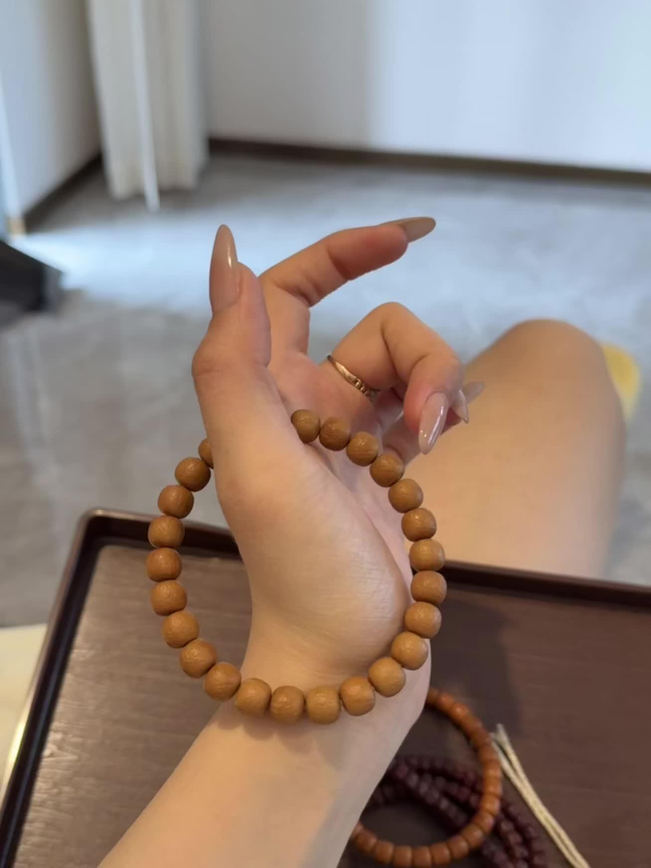 总以为努力就会有结果 平淡的日子像一杯白开水 有时枯燥无味但好在生活里...