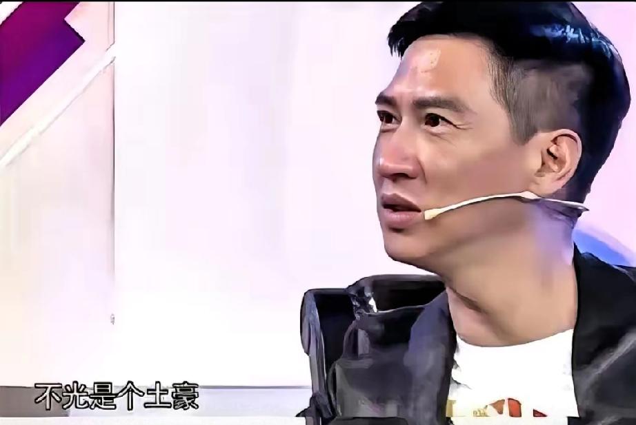 华少采访张家辉名场面！炫耀三套房反被一句话噎住，当场社死
 
    2015年