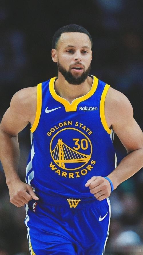 科尔把勇士百分之50胜率拿捏死死的今天三连胜的勇士客场挑战猛龙，结果在领先13分