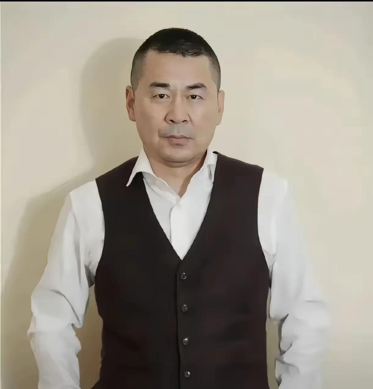 陈建斌说秦海璐老公长得丑，秦海璐没有尬笑，没有打圆场，直接怒怼了回去。"我老公是