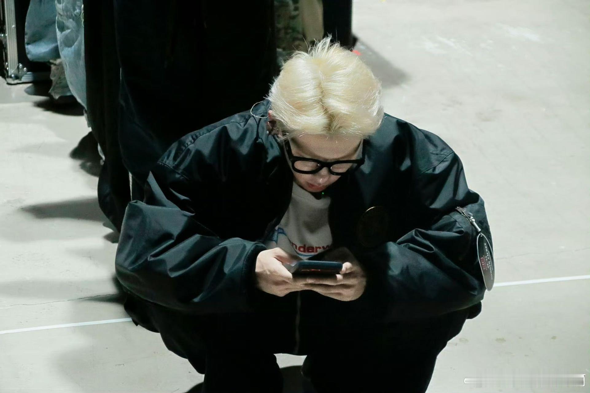 何浩楠HE限定生日演唱会 倒计时的日子里，宝宝要像小太阳一样温暖又快乐！虽然这次