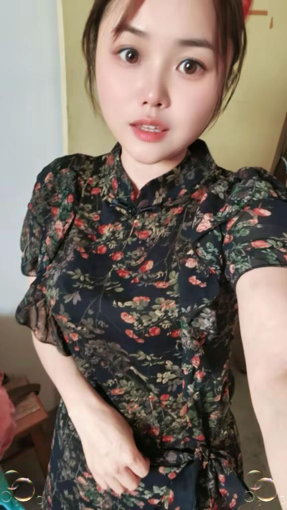 闺蜜买的裙子👗必须炫耀一下