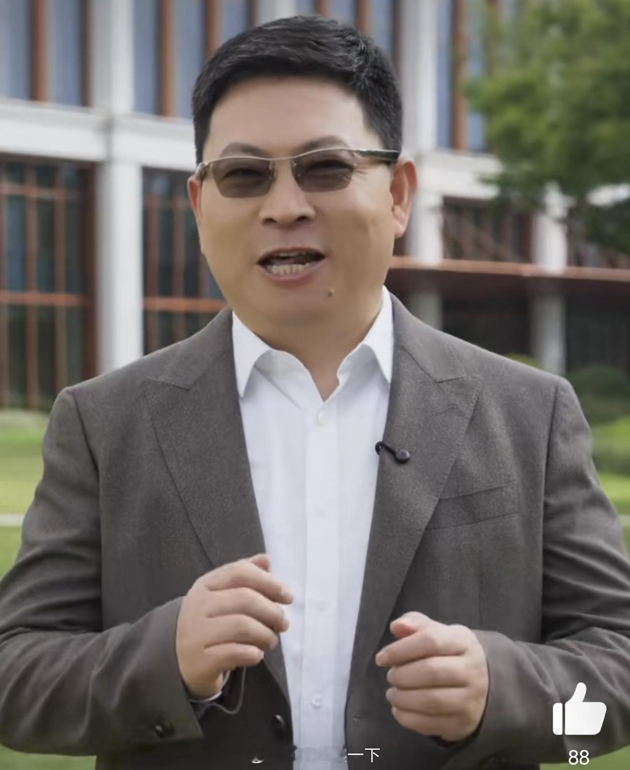 原生鸿蒙正式版将上线老余这个眼镜+变色镜片有点意思，到底是什么样的产品，下周见[
