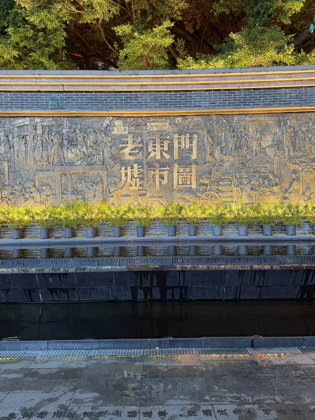 周末8点半到深圳东门老街，人不多