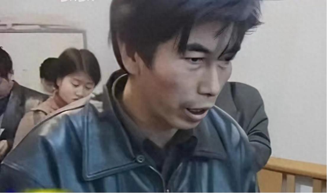 无耻！2000年，成都男子为防女友出轨，竟在女友下身“挖洞上锁”！

2000 