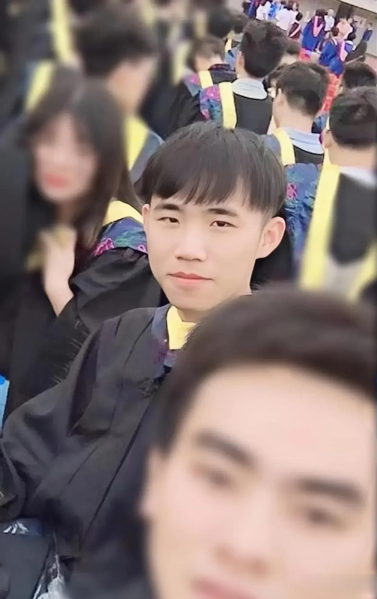 “感恩，感谢”，这是杨荣琦发出的最后一条朋友圈，随后他作出一个大胆决定，不留遗憾