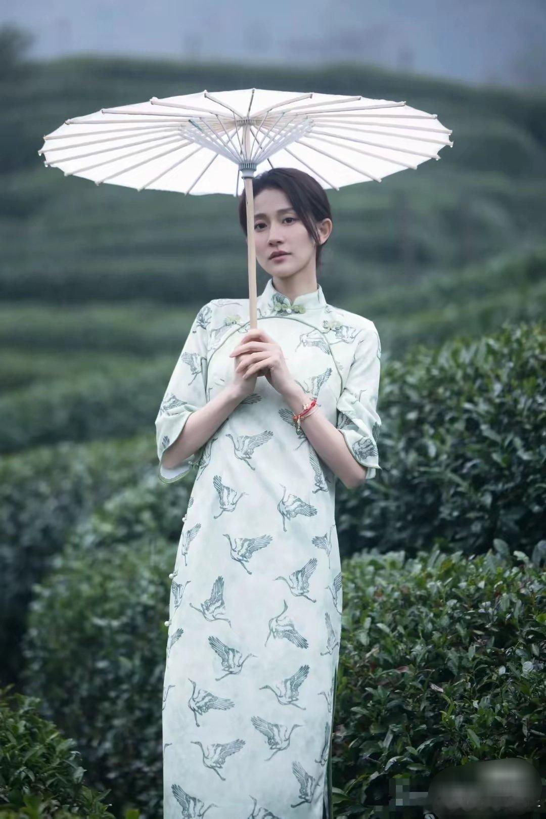孙杨老婆张豆豆分享库存美照，身穿旗袍好优雅，清新甜美！当年挺胸照可以惊艳了一个时