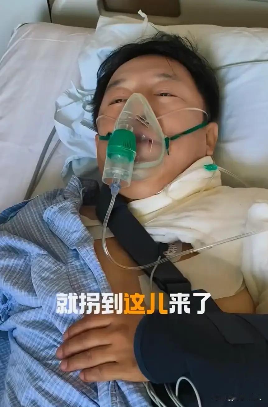 今年52岁的黄渤，这段时间简直是水逆体质，接连受伤受罪。

前段时间胳膊刚受伤，