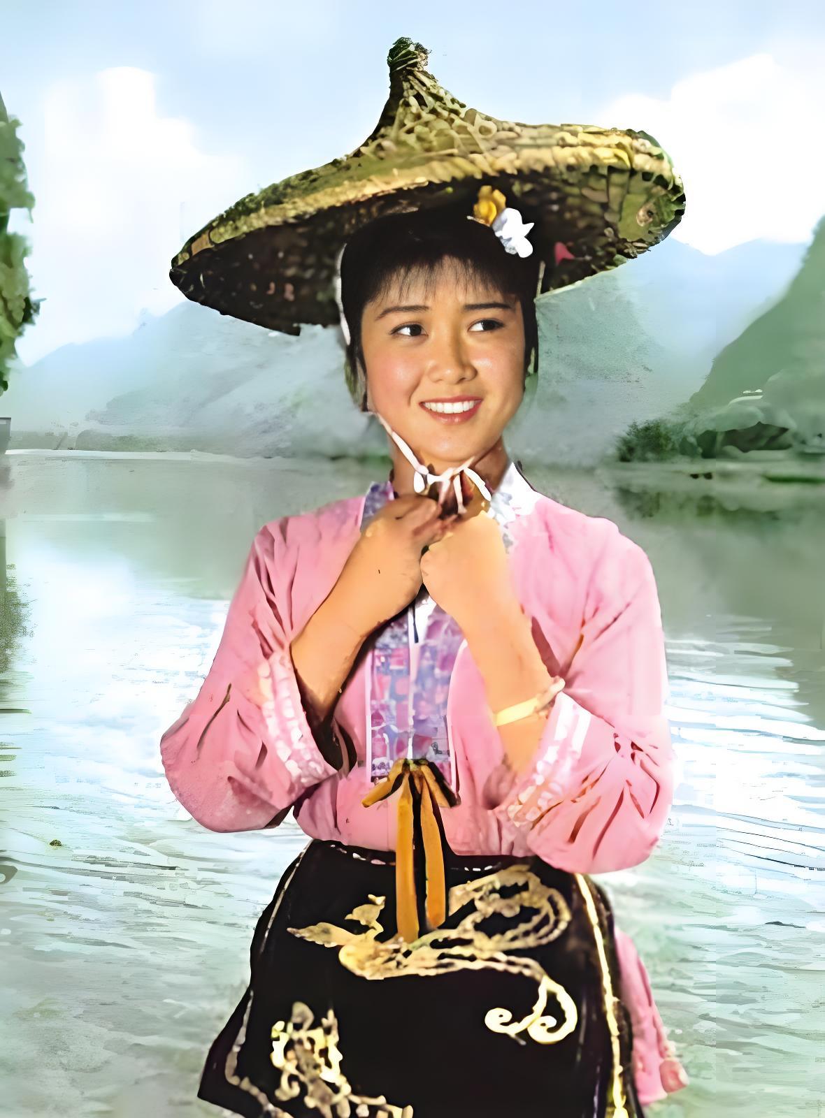她是中国第一个执行死刑的明星，却在刑场上大喊不公平，1992年，靠“刘三姐”这个