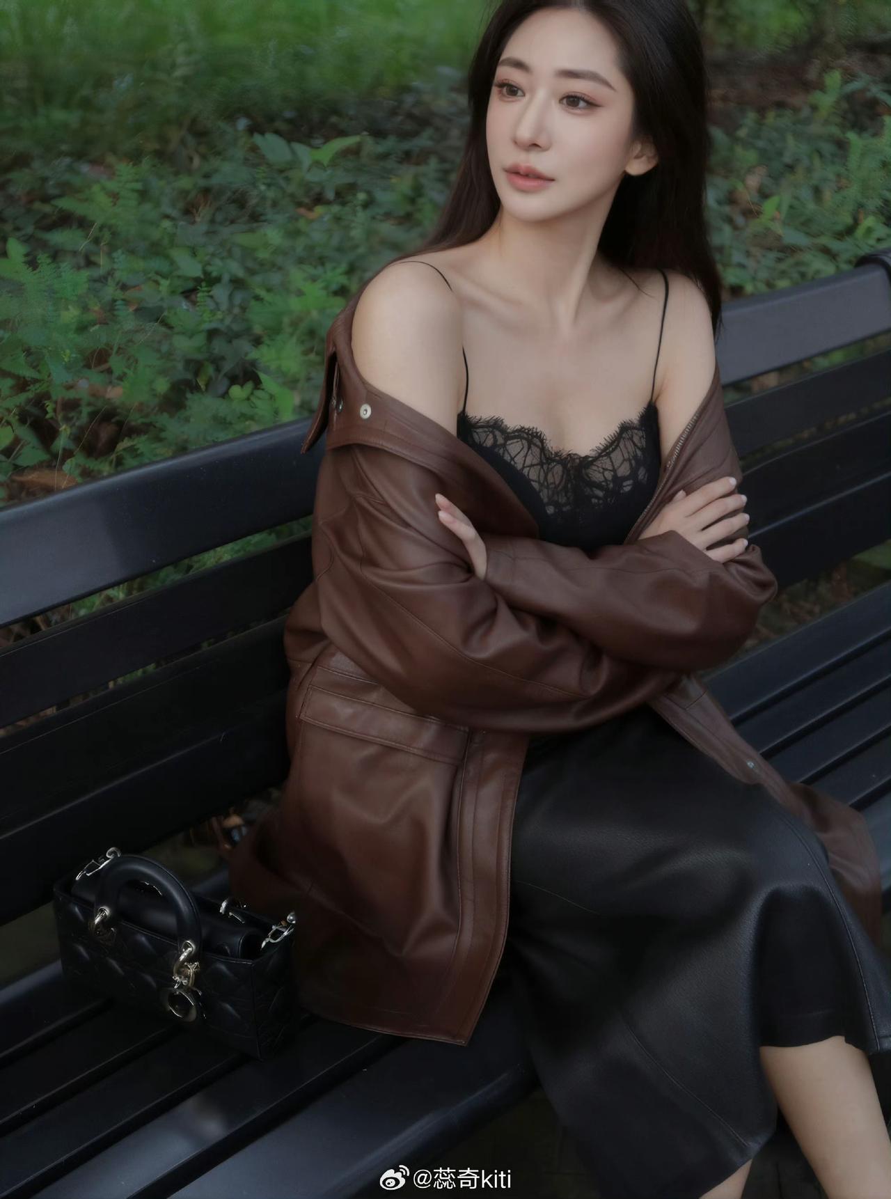 怎样穿搭知性又显身材?美女穿搭写真