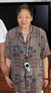 李刚，女，1927年3月出生于湖南涟源，1946年，李刚进入延安大学学习，之后又