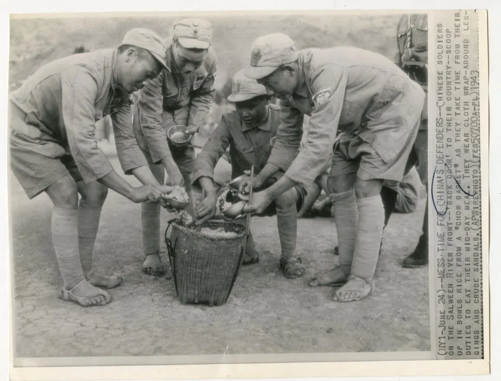 1943年，抗日将士的午餐。