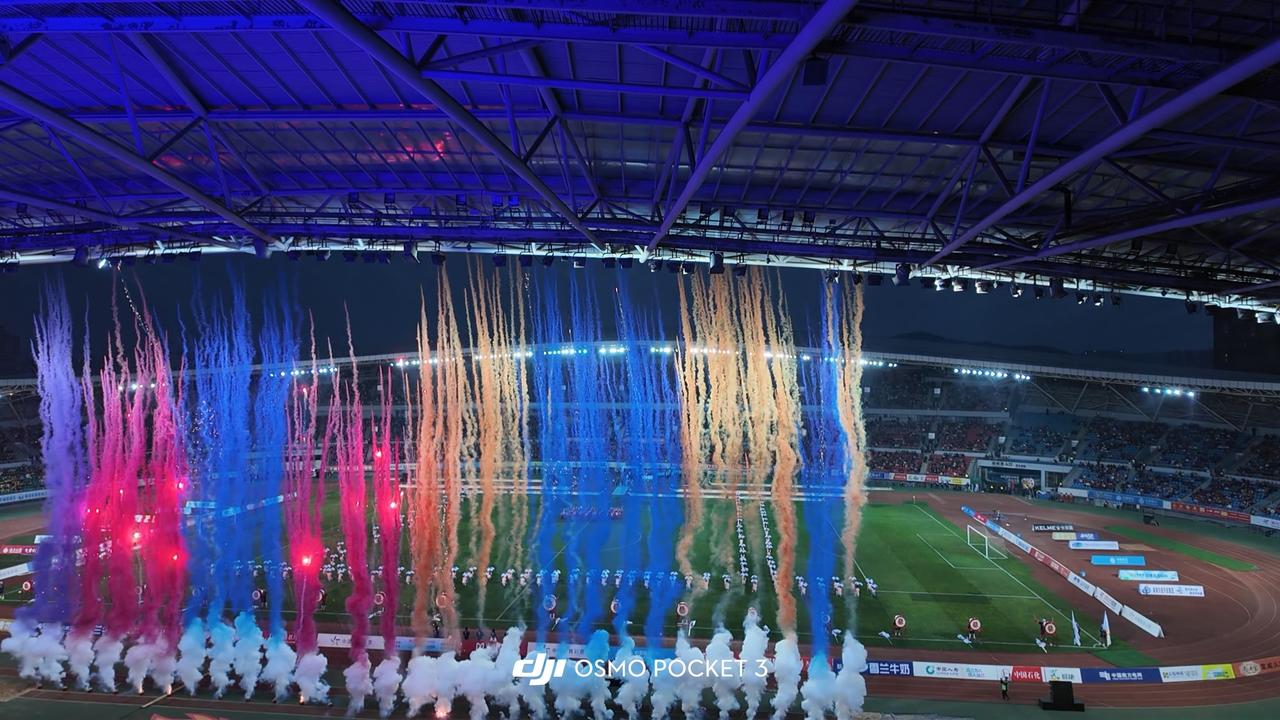 《当足球遇见曲靖：一座城的呐喊与热爱》

起初，没有人将这场比赛视为震撼人心的盛