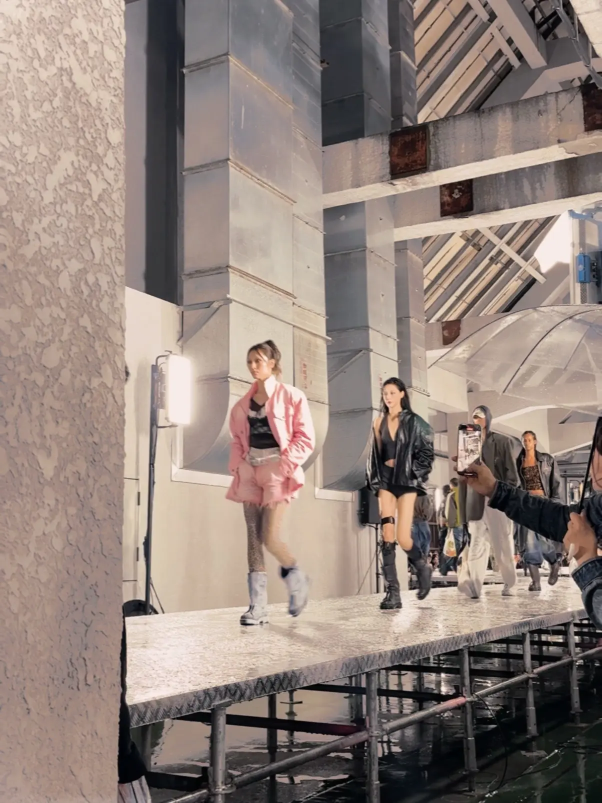 前天跟老婆看秀了嘿嘿嘿