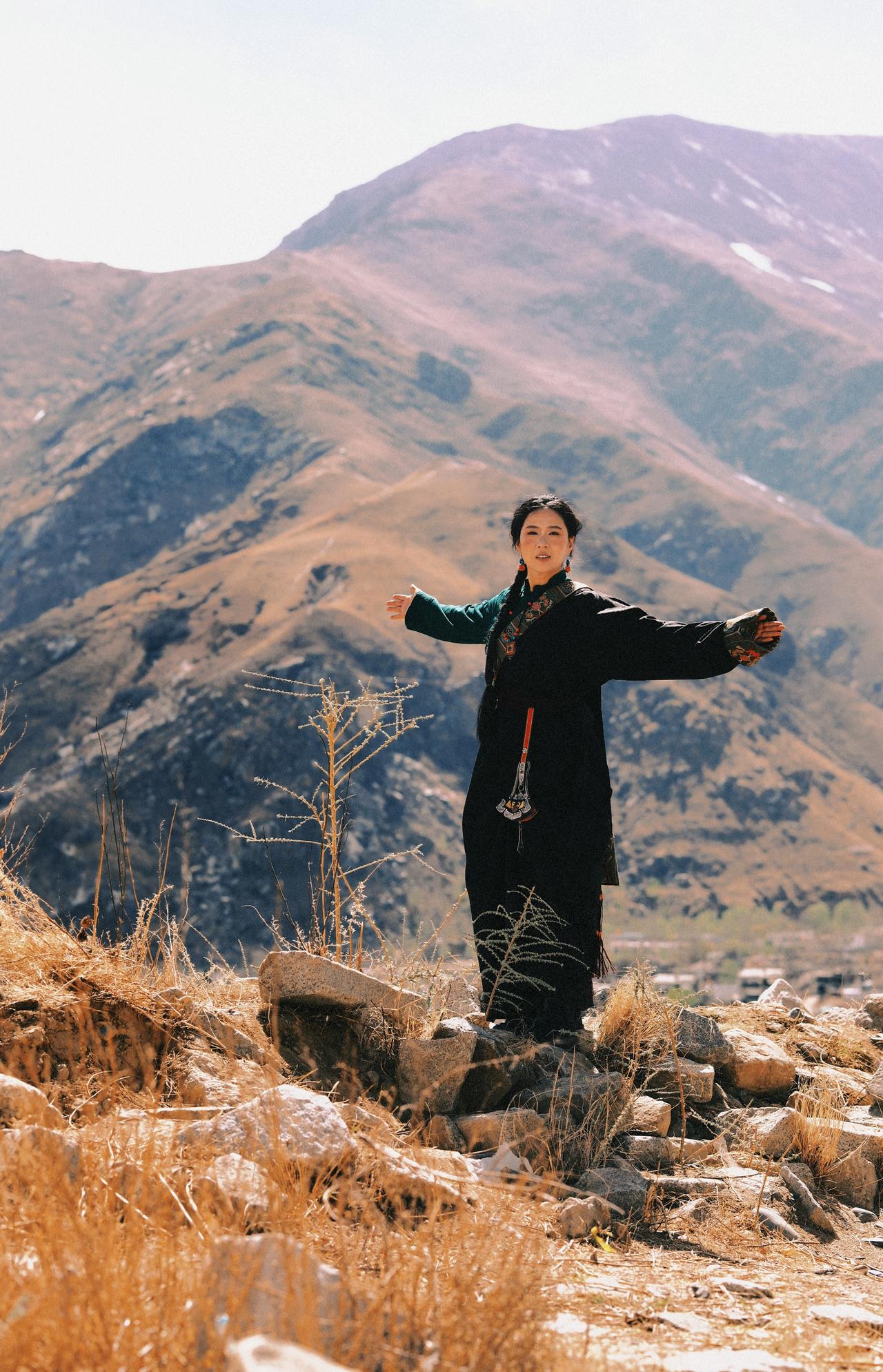 色拉寺跟拍，真的爱上了色拉寺的光影。

谁懂啊！来拉萨跟拍色拉寺，本是奔着辩经的