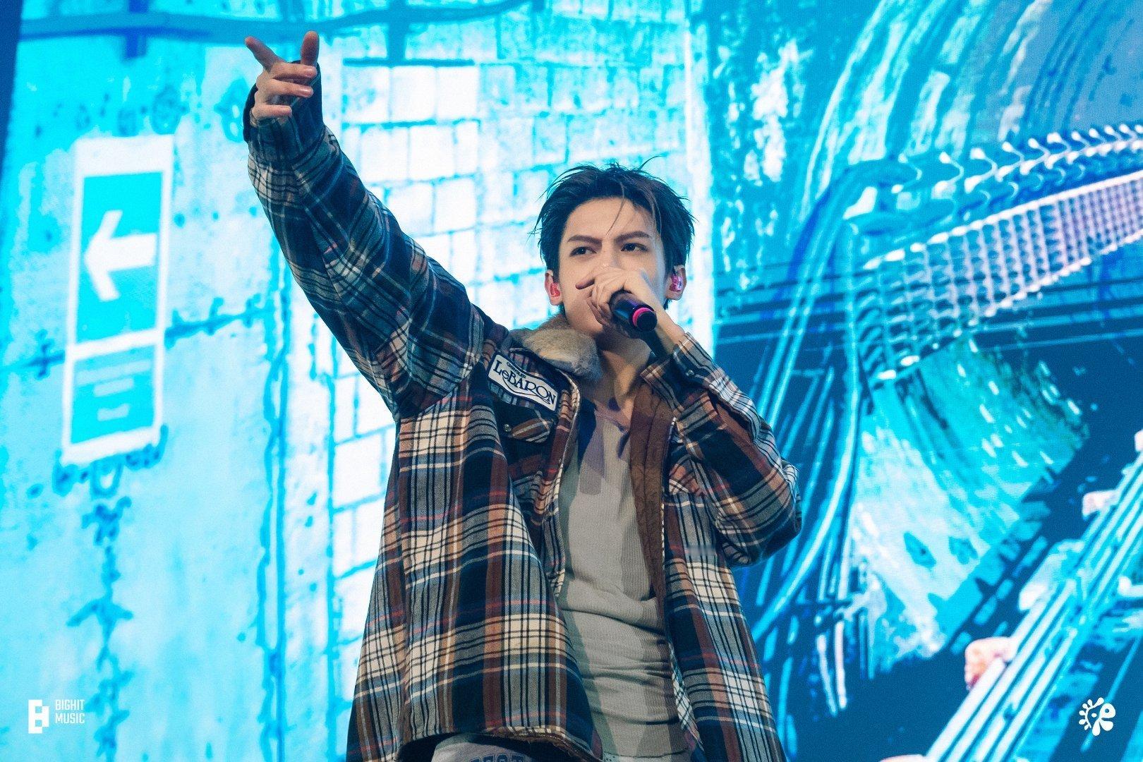 赵雨凡JAMES 🦅赵雨凡 梦回啊，梦回啊😭大背头，小毛领，紧身内搭，一切都