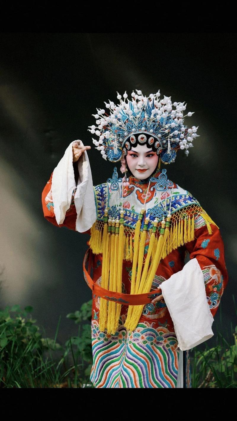 谁能想到一场醉酒，竟成流传百年的京剧名作？

说起《贵妃醉酒》，很多人只记住雍容