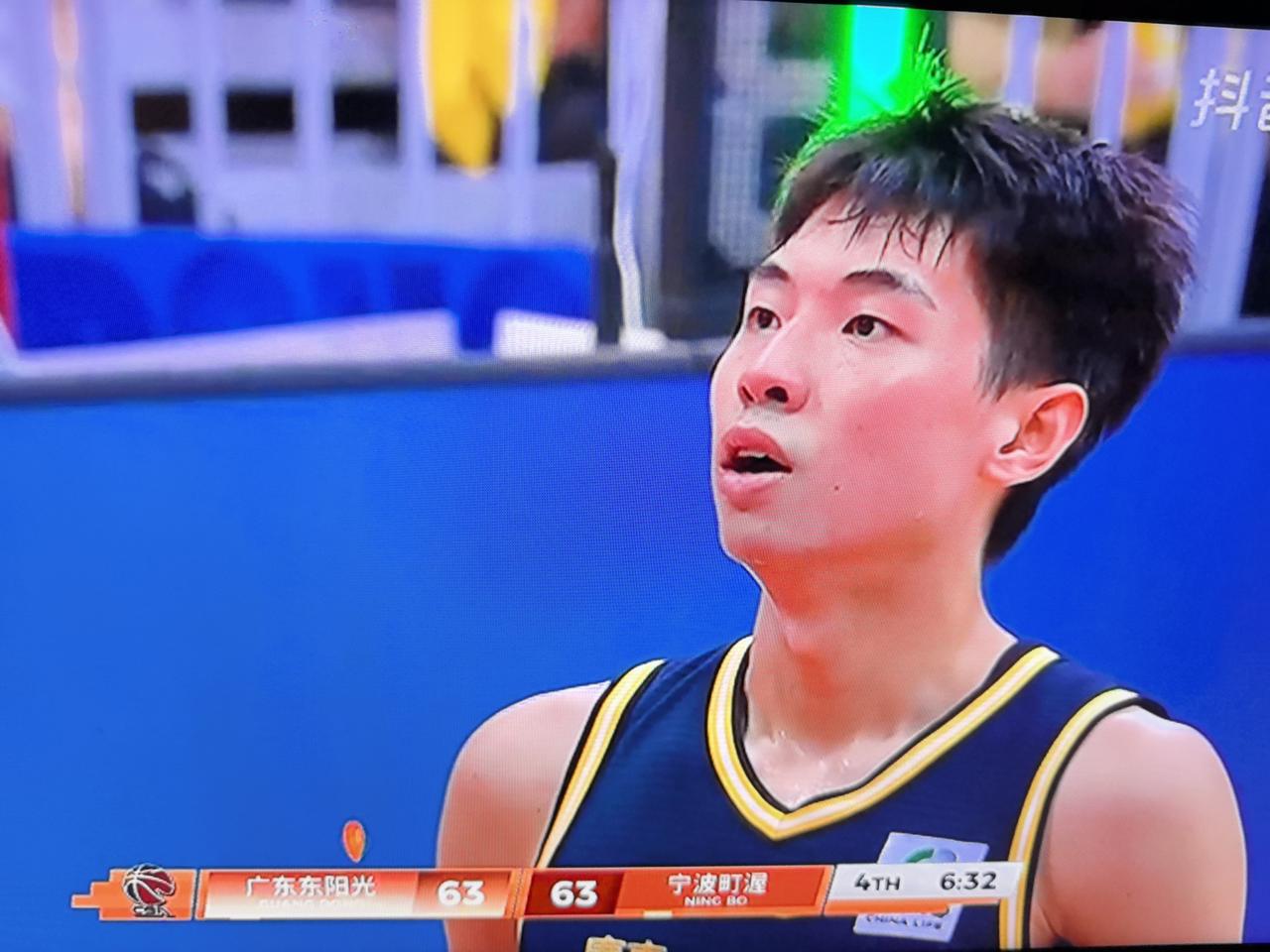 崔永熙这一记盖帽价值连城啊！
直接杀死了比赛…
上演了15分大翻盘！
虽然得分不