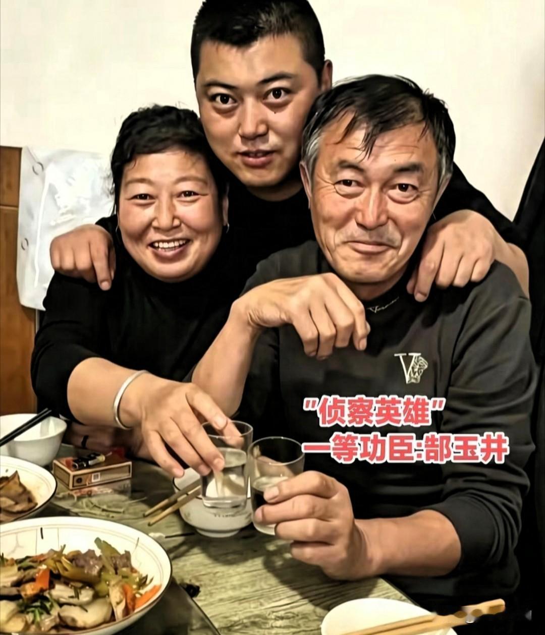 老山前线第15侦察大队英雄郜玉井，与四名战友出境侦察，以战术配合歼敌25人，全员