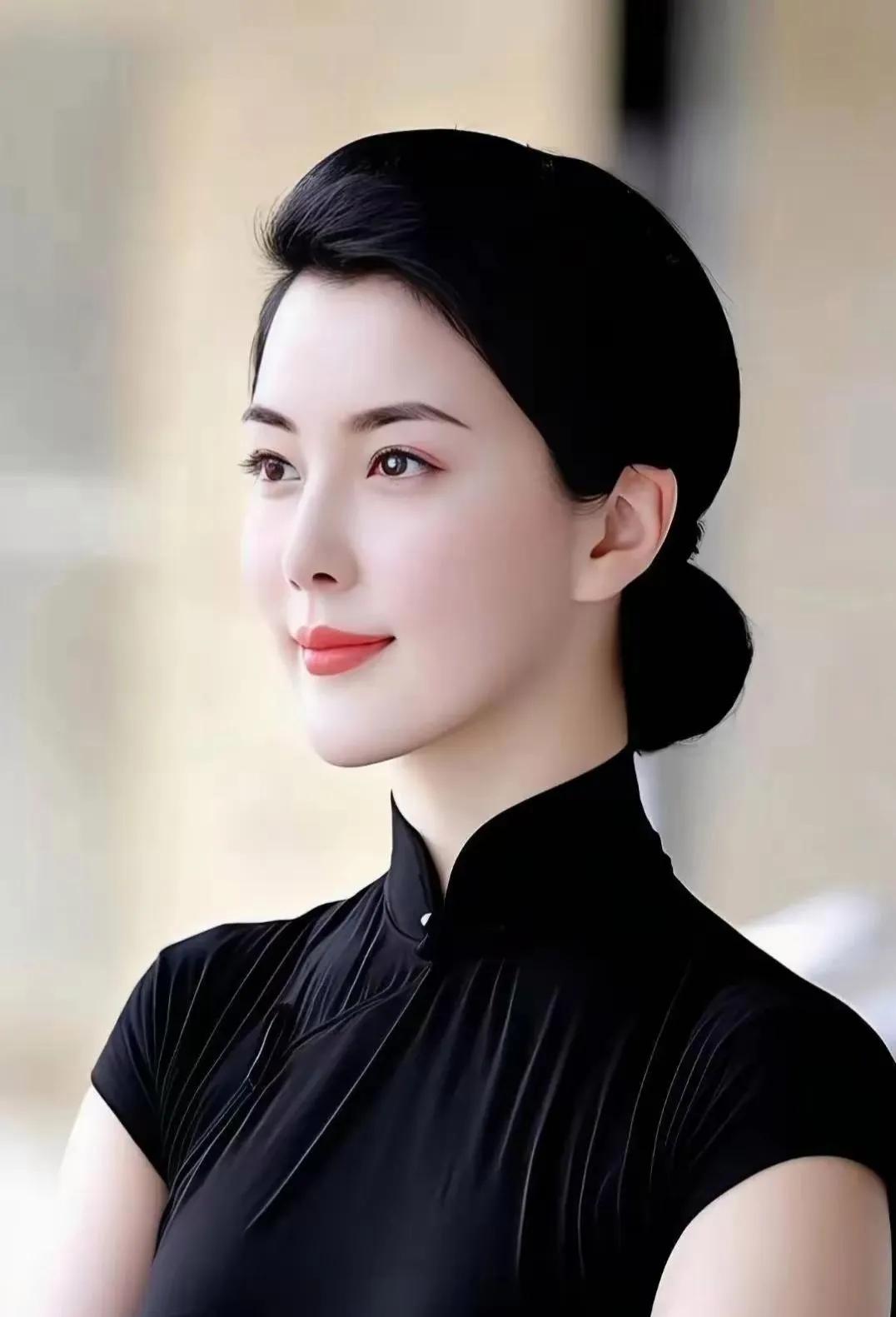 天净沙·敦煌掠影
文/无冕诗人

1
黄沙古堡残霞，佛窟壁画轻纱，古道驼铃远踏。