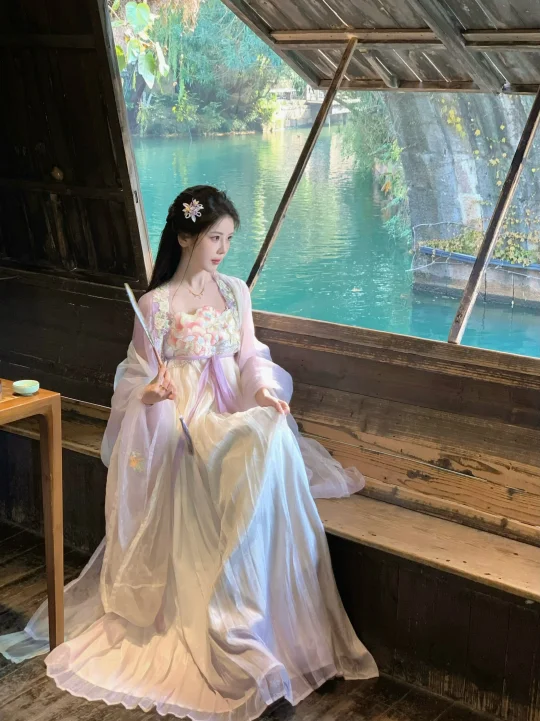 姑娘一句春不晚 痴儿留在真江南