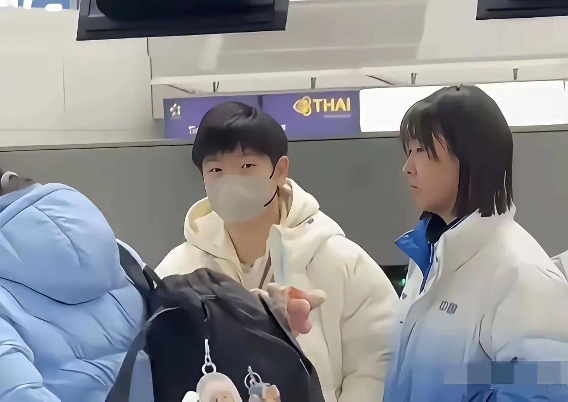 莎莎的诊断结果一出来，球迷的心跟着先沉后松！脚踝韧带+足底筋膜炎症，医生直接下了