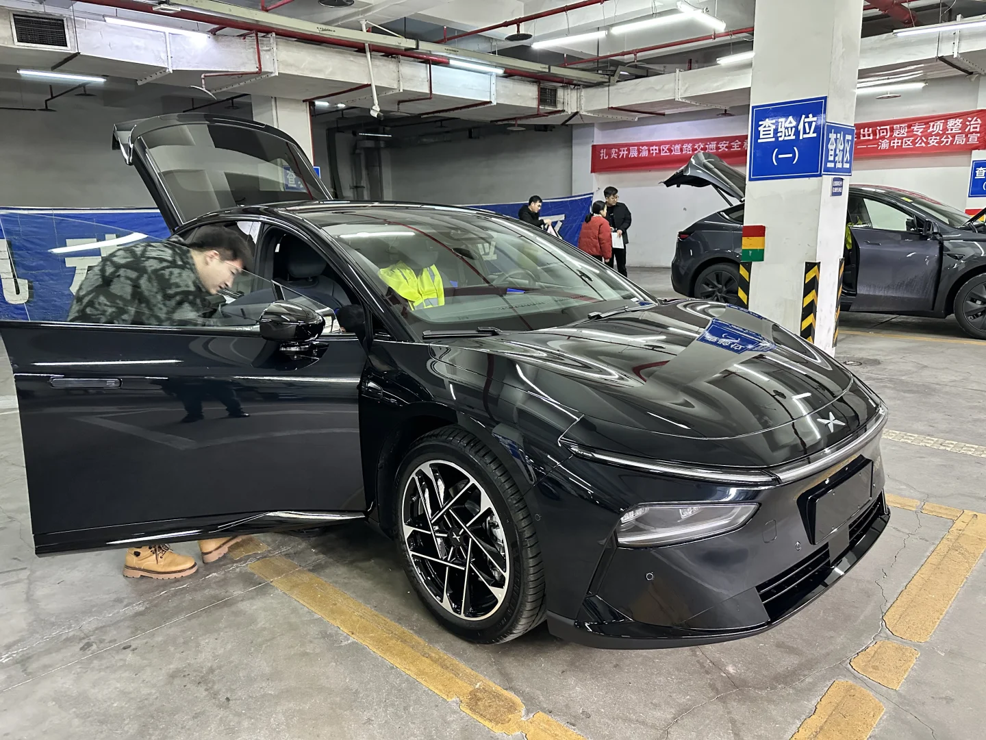 终于有时间来把P7+开回家了…… 	 问了下交付提车周期，交付说现在订...