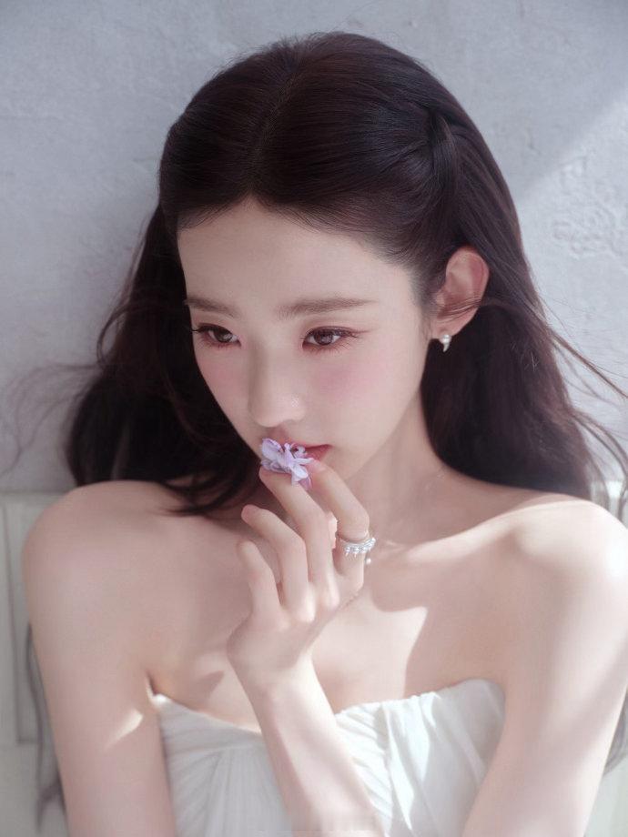 张艺凡又来给自己唱bgm了自创清唱bgm个人气息满满，欢乐开场惊喜不断，活力满满