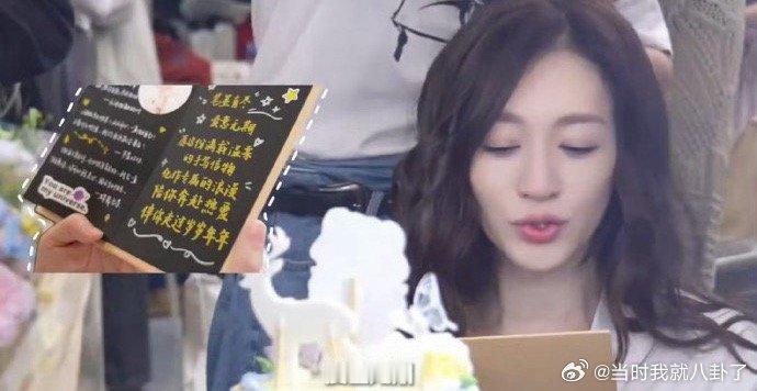 李小冉看粉丝手写信落泪李小冉和粉丝真是双向奔赴的爱啊，粉丝为姐姐送上真挚的祝福，