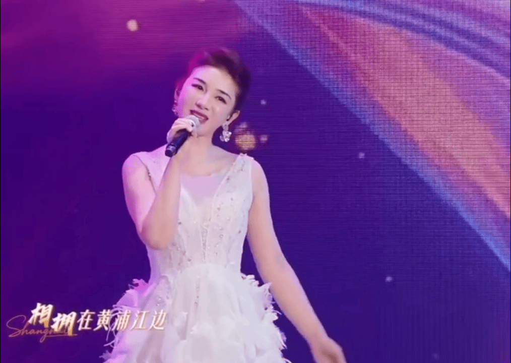 不管你是谁请你从黄奕身上下来 被黄奕新舞台的嗓音反差狠狠拿捏了！气场全开的姐姐唱
