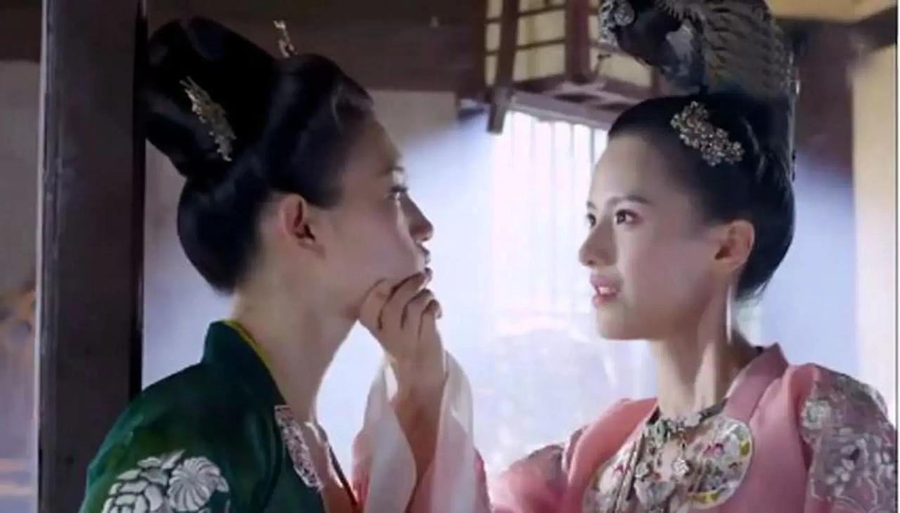隆科多为何从雍正第一功臣变成阶下囚
1722年，康熙卧病不起自知大限将至，将小舅