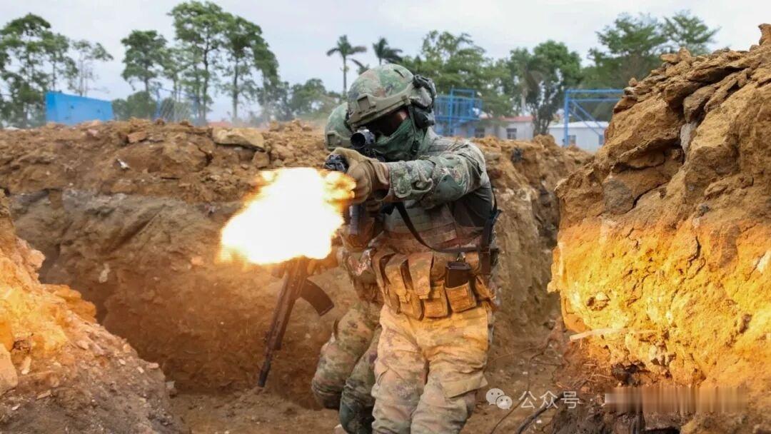 2026全军开训高燃现场海军陆战队某部开训 