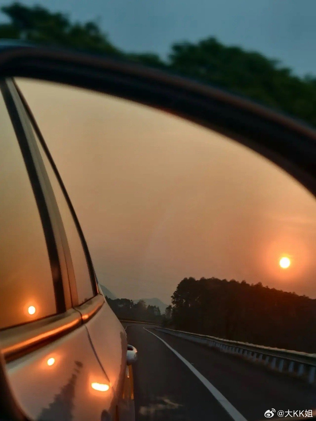 静能生慧，定能成事。人心若摇摆不定，终究一事无成。大多数人一生平庸，正是因为始终