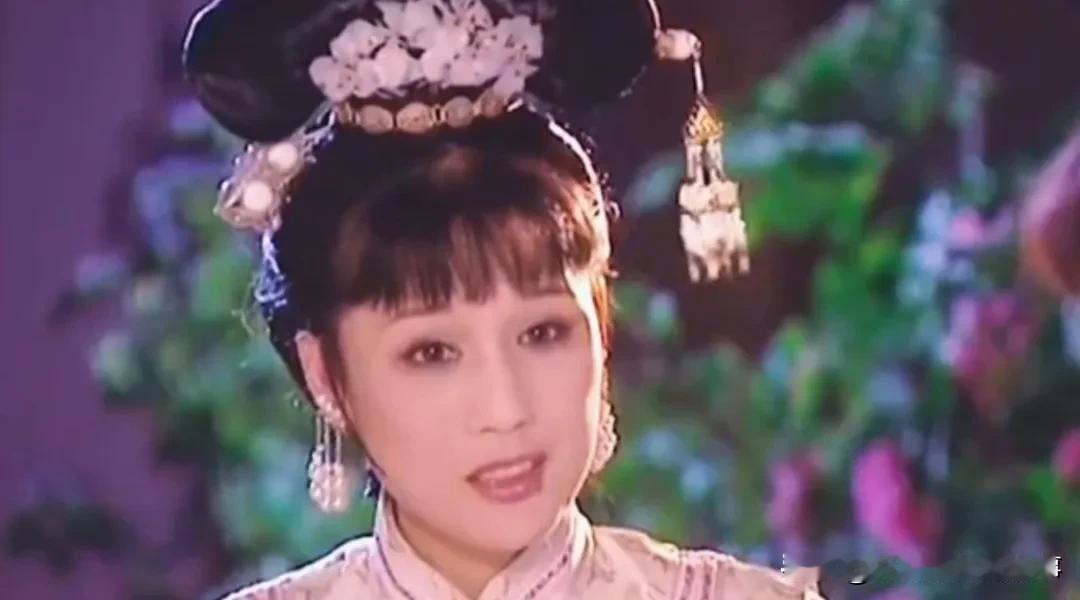 “这里有多少奴才伺候容妃？”“禀皇上，有二十几个太监奉旨在日夜照应着。”“传旨，