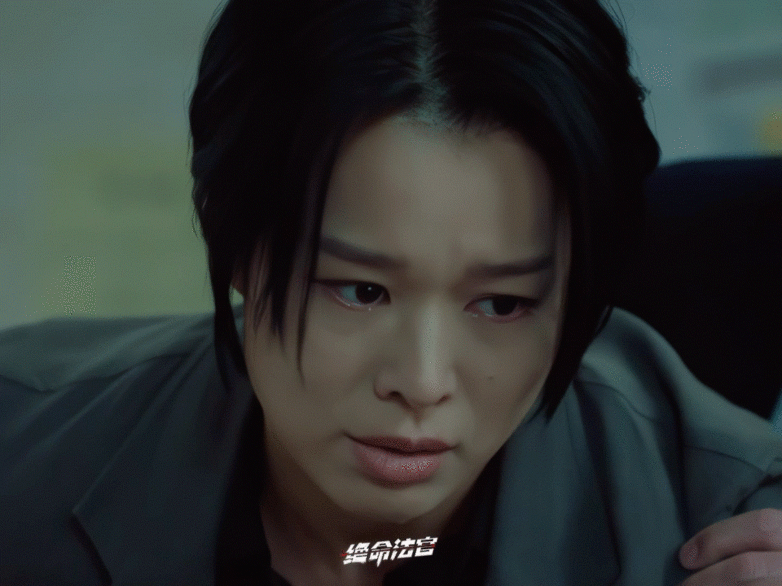 胡杏儿哭戏 看《绝命法官》胡杏儿的哭戏，太容易共情！唐萱失去石志扬，独自来到他的