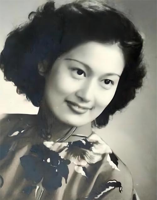 1977年，教育家叶公超与堂妹发生不正当关系，两人的地下关系被妻子袁永熹发现后，