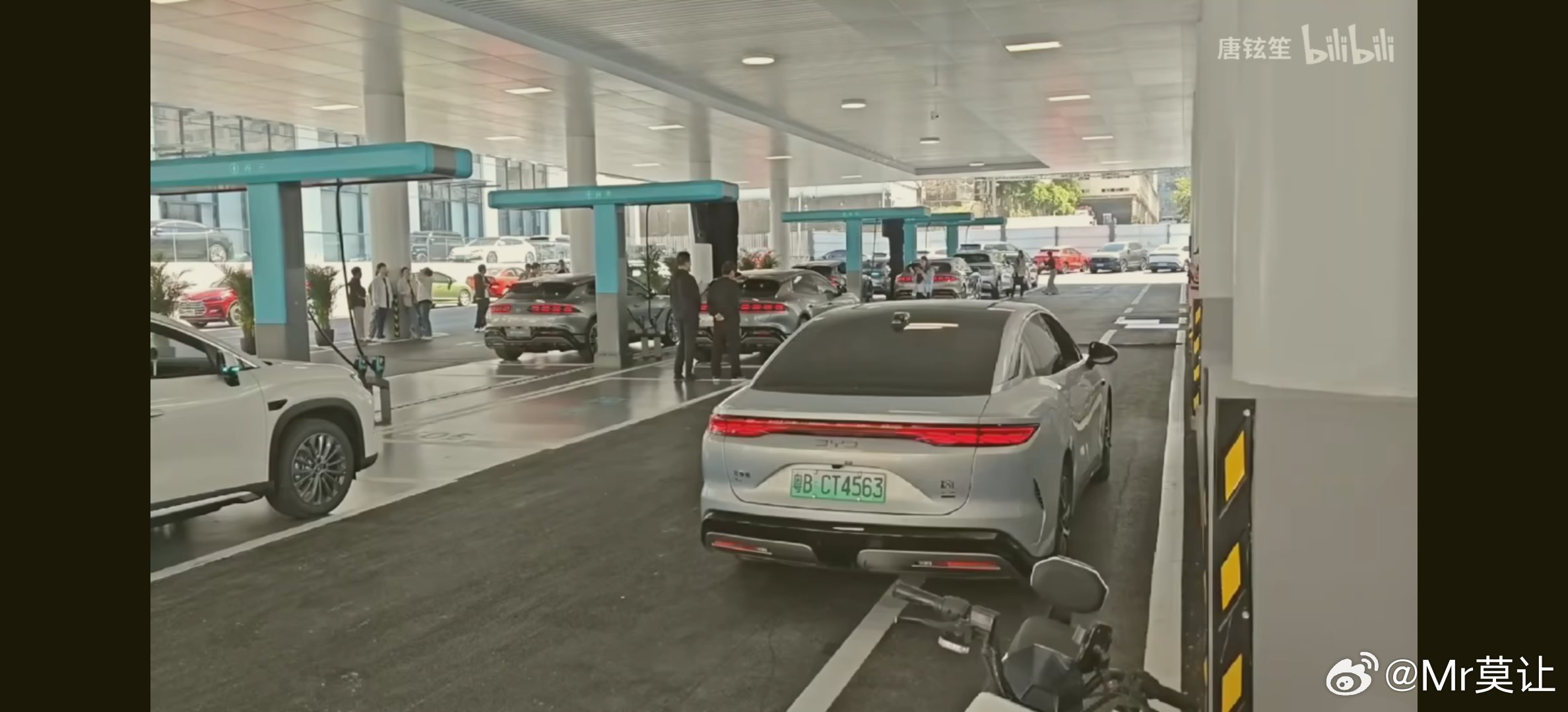 比亚迪闪充站给那些要服务没服务，要管理没管理，要速度没速度的第三方充电站形成了巨