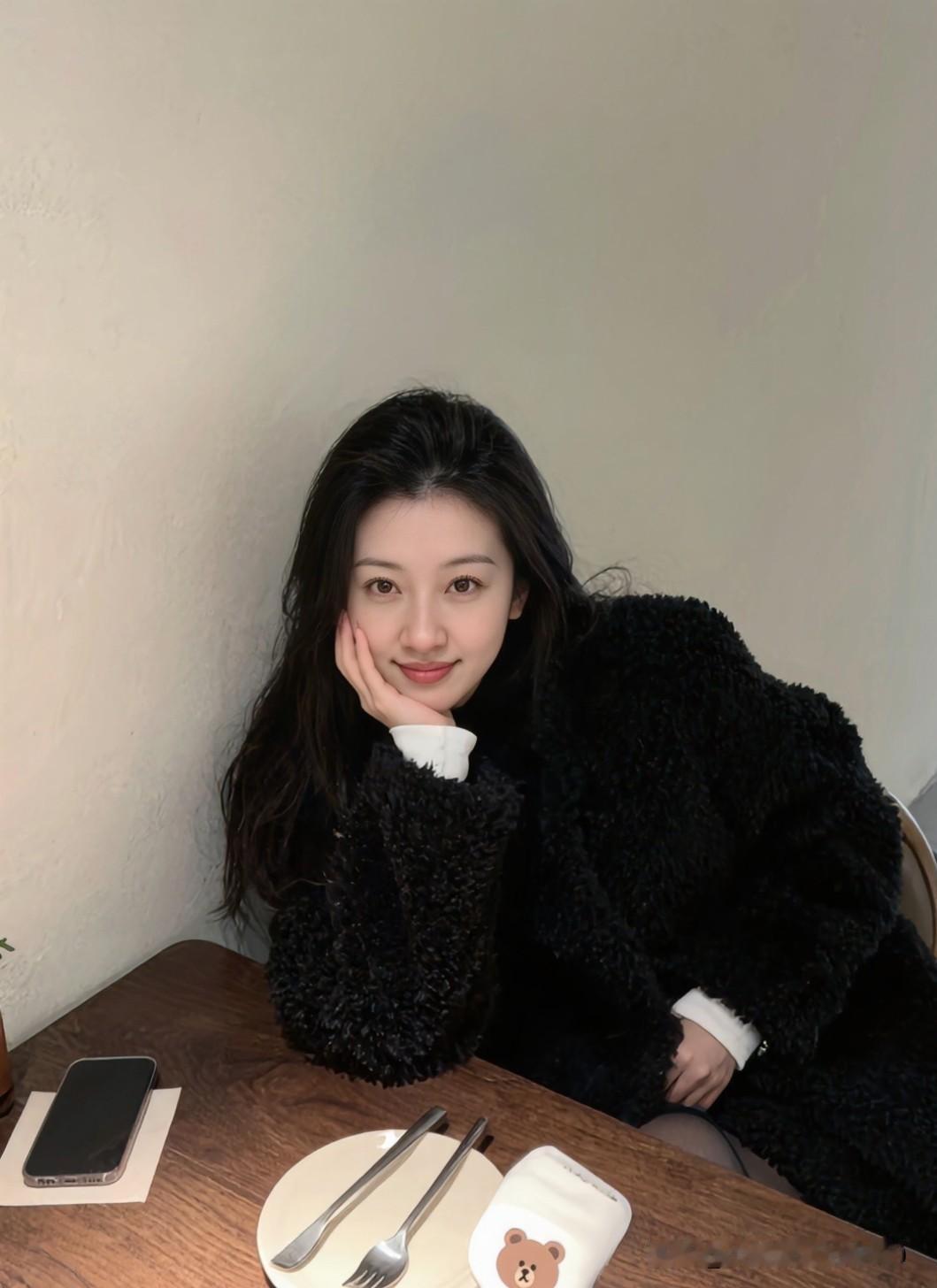 等你老了，
是挤在养老院等饭吃，
还是回农村老家，
守着老屋、菜园和老友？
城市