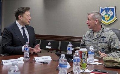 美国要变天了？美军上将追问马斯克：“我们能打败中国吗？”马斯克毫不避讳地说：“美