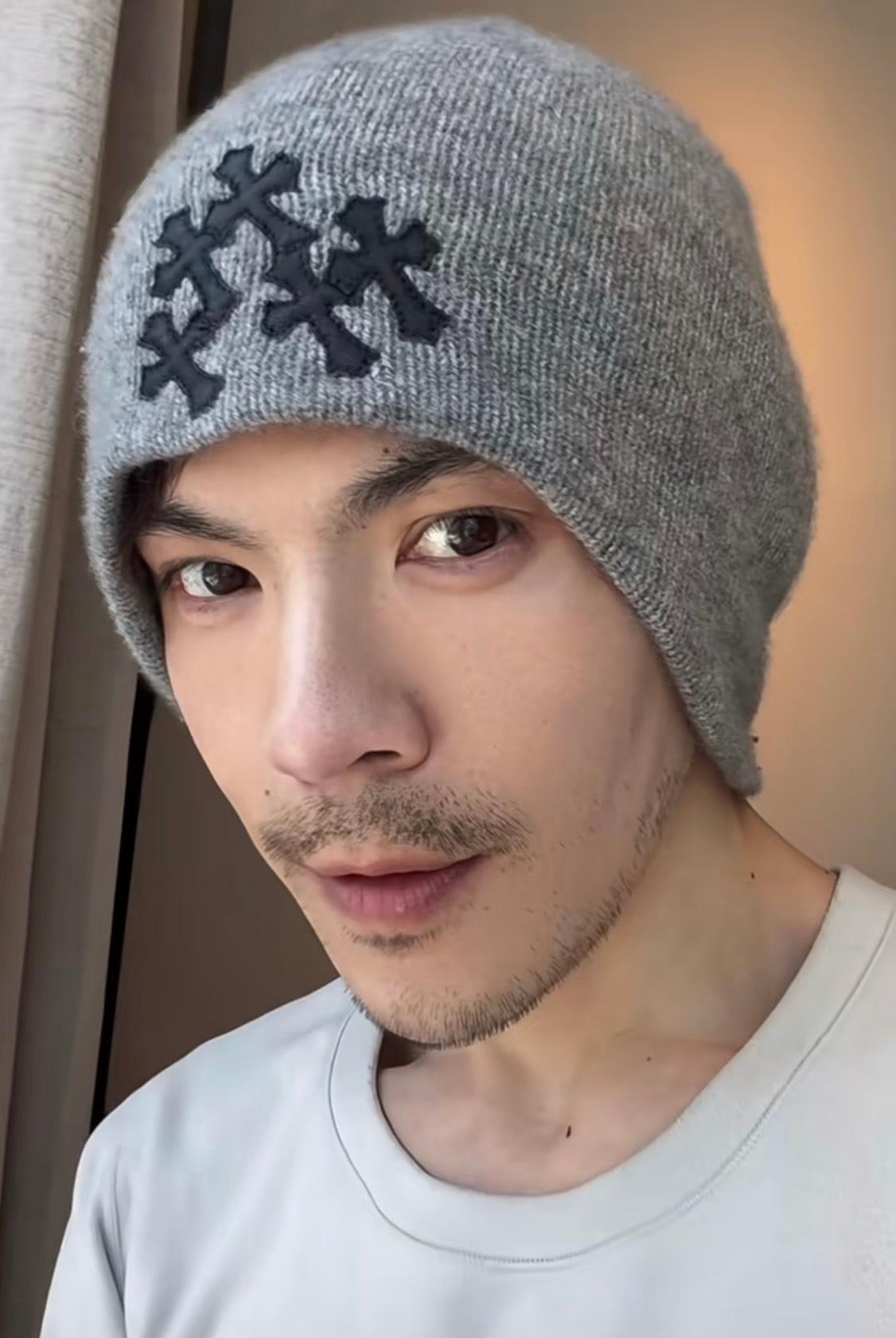 向佐终于活成人样了！

网友：正常点真香。

向佐最近这波操作简直绝了！

以前