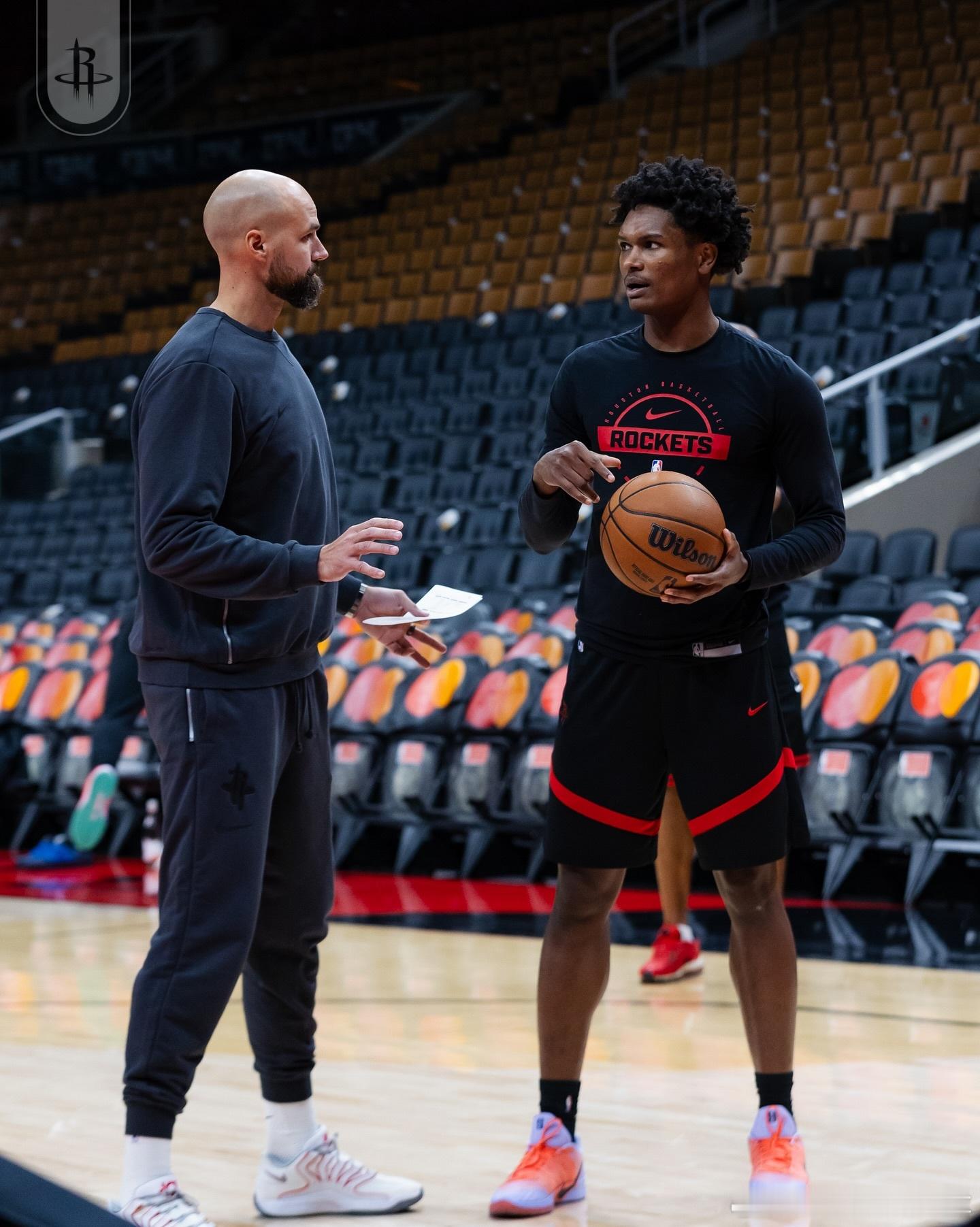 火箭vs猛龙 赛前的训练📸 ​​​