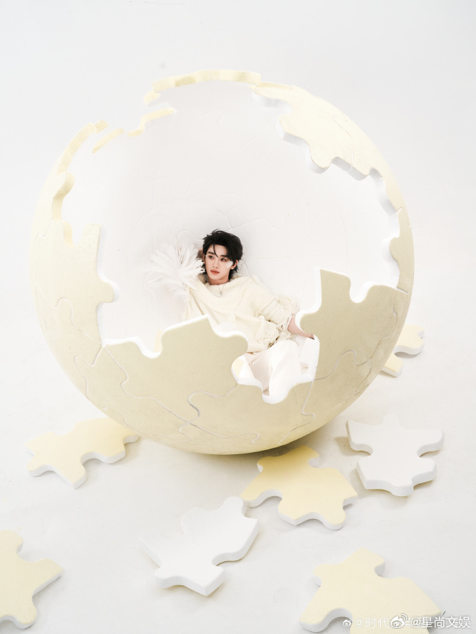 丁程鑫过往的一切慢慢变得温和且让人安心  丁程鑫时间像羽毛轻轻地打磨着记忆中的点