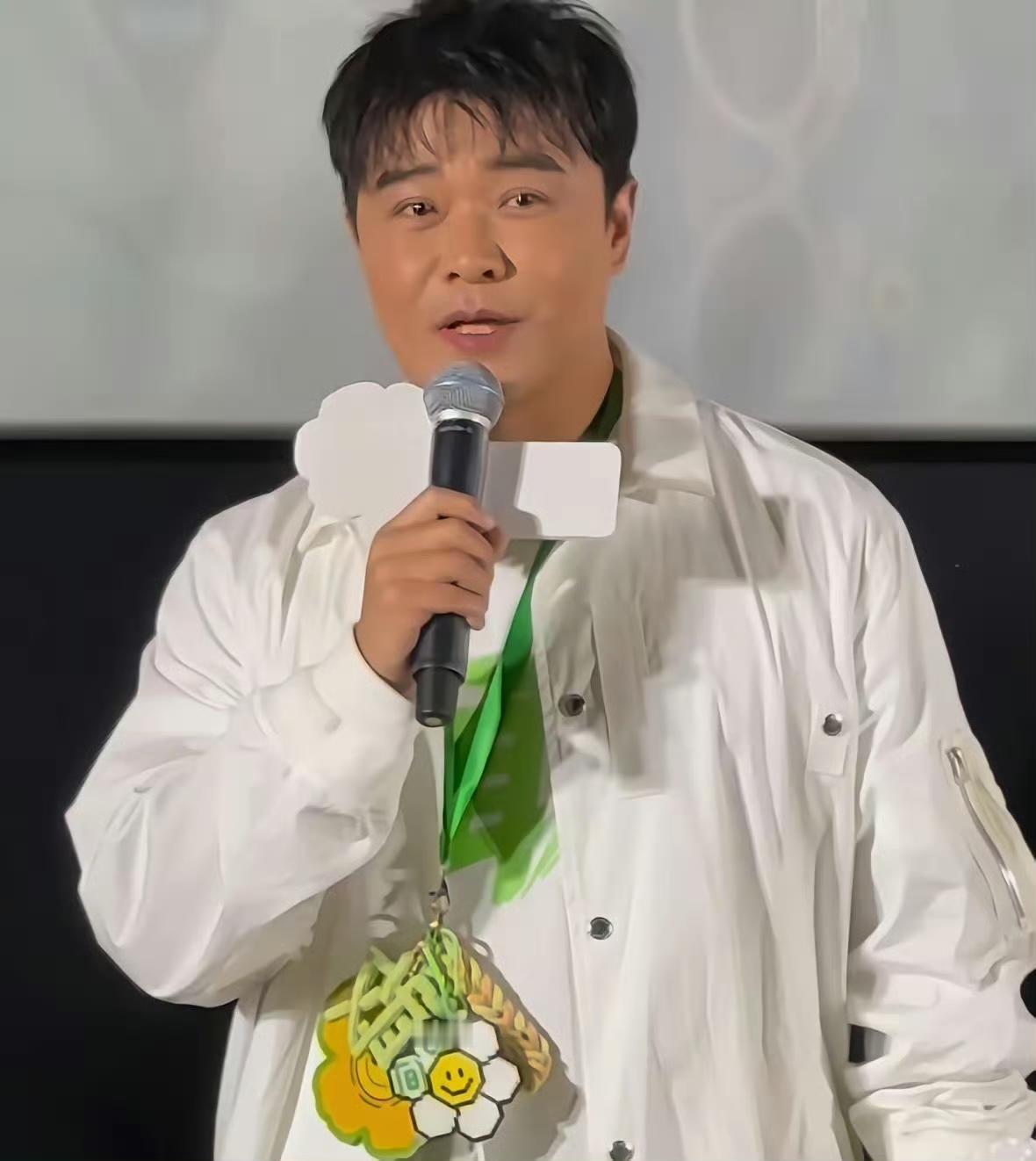 在内娱这个名利场，陈思诚的“离婚不离阵营”堪称教科书级别的操作。当不少明星夫妻分