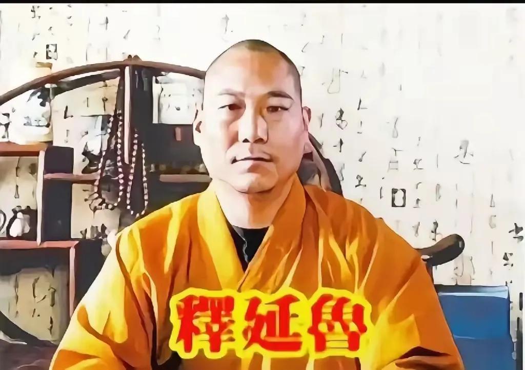 2015年7月25日深夜，一条带着身份证号和鲜红手印的举报信在微博炸开——发信人