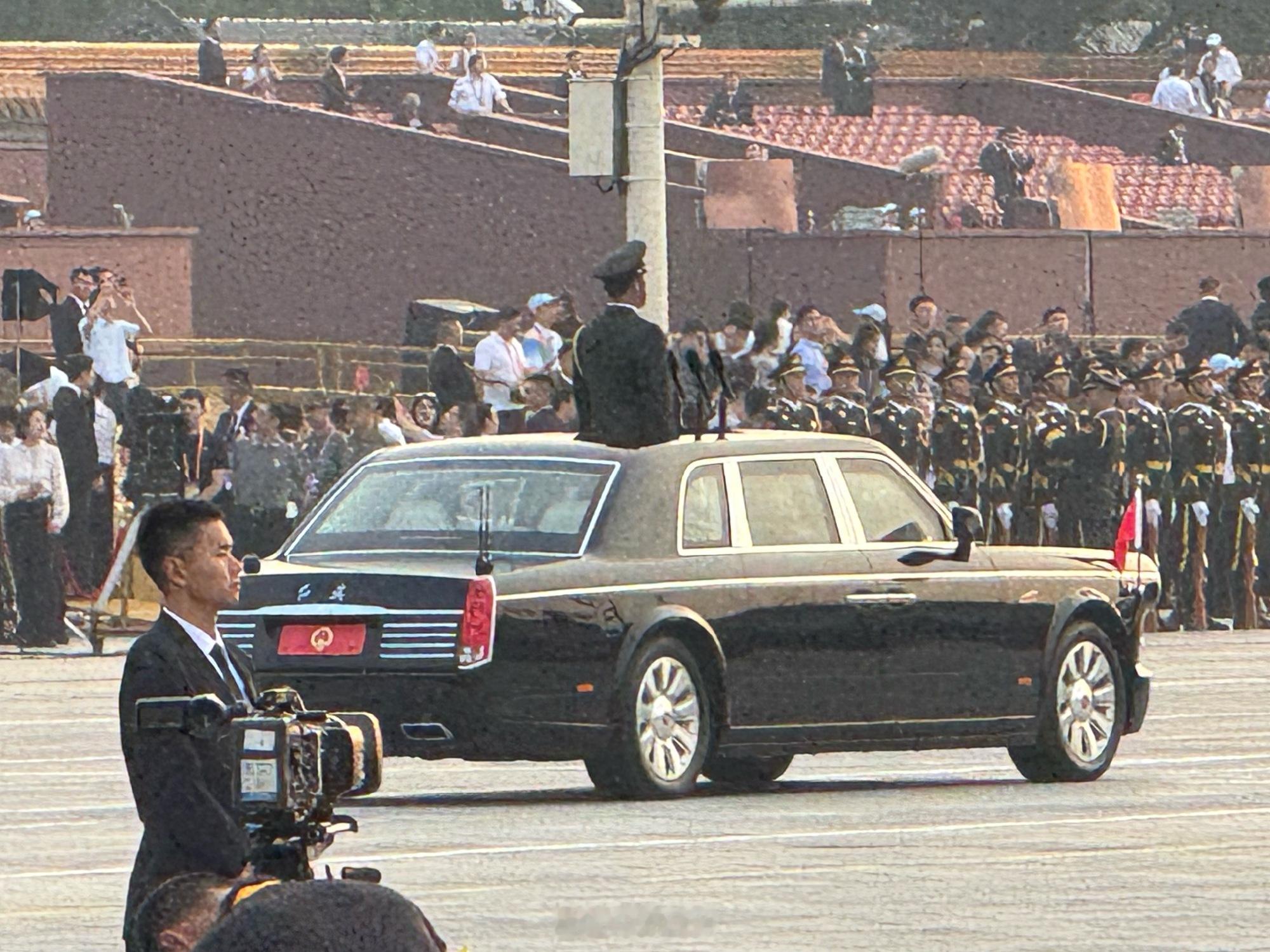 阅兵车牌号是1945和2025审美教育腰线最为重要昂首方为正义俯冲皆为LJ ​​